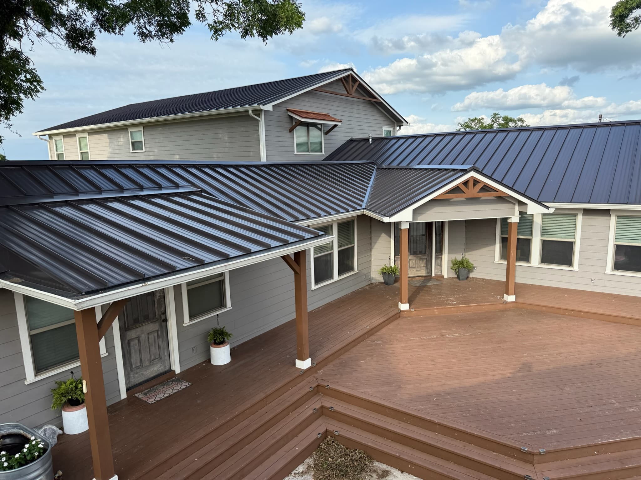 Replacement in Pearland: Cool-roof metal system chosen for Texas heat and longevity.